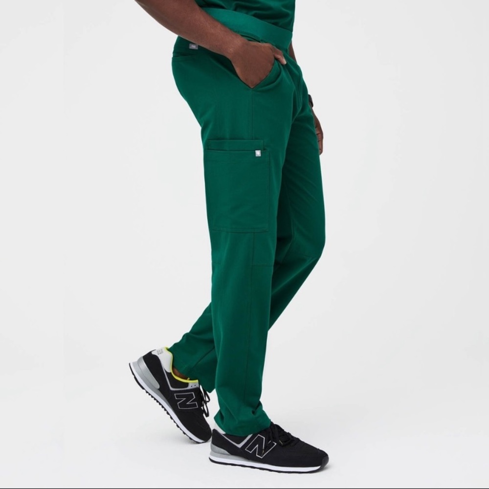 Figs Men’s Axim Hunter Green Cargo Pants Scrubs S